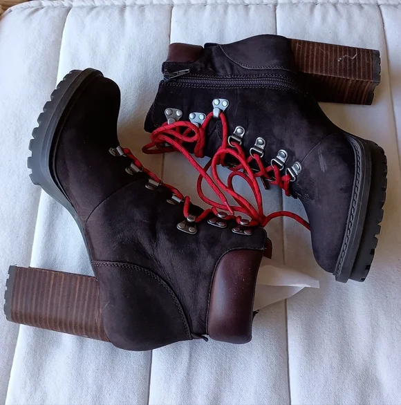 Lucky Brand Stylish Women's Boots with Red Laces_9 - Picture 4 of 9